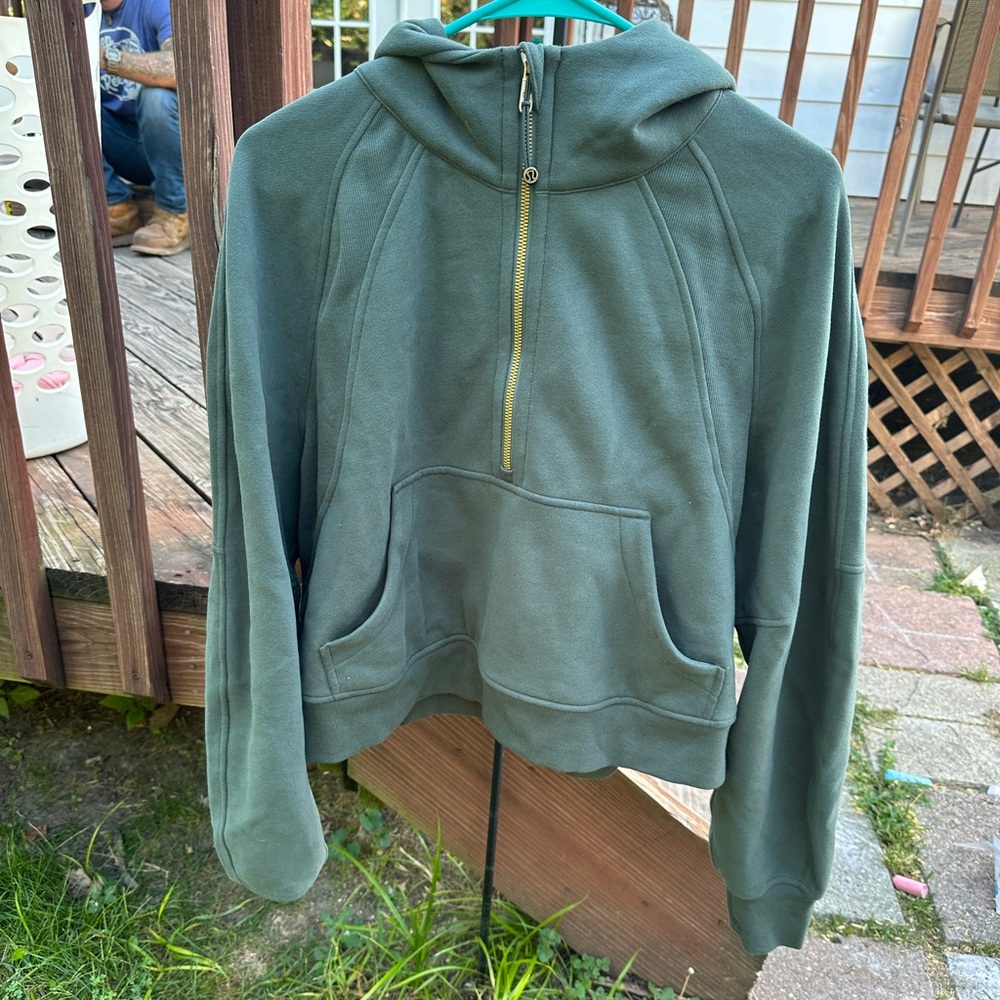 LULULEMON dark forest scuba size M/L EUC